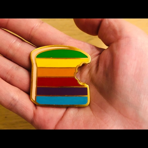 Rainbow Toast Brooch - Picture 1 of 3